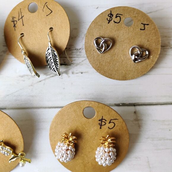 10 Earring Lot/Bundle NEW Flowers, Turtle, Pineapple, Hearts Leaves - Picture 4 of 6